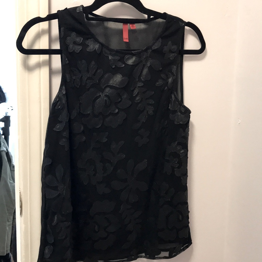 Gorgeous faux leather appliqué top!